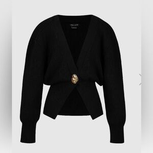 Elegant Black Cardigan with an oversized Sculpted Gold Button